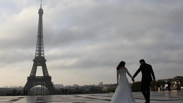 Un couple marié, à Paris, le 14 avril 2014 [Ludovic Marin / AFP/Archives]
