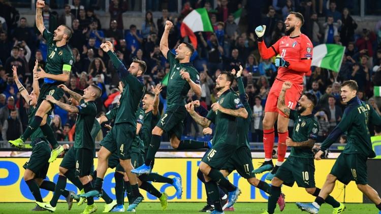 La joie des joueurs italiens, qualifiés pour l'Euro-2020 après leur victoire face à la Grèce, le 12 octobre 2019 à Rome [Alberto PIZZOLI / AFP]