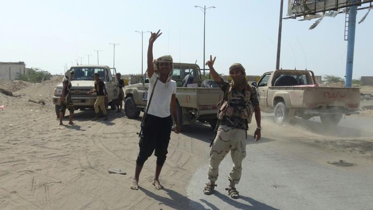 Des membres des forces progouvernementales près du port de Hodeida (Yémen), le 29 décembre 2018 [STRINGER / AFP]