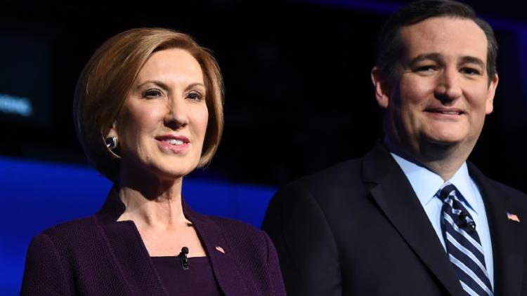 Le sénateur du Texas et candidat aux primaires républicaines Ted Cruz, et Carly Fiorina, ex-PDG de Hewlett Packard, qui fut candidate aux primaires, à Boulder, dans le Colorado, le 28 octobre 2015 [ROBYN BECK / AFP/Archives]