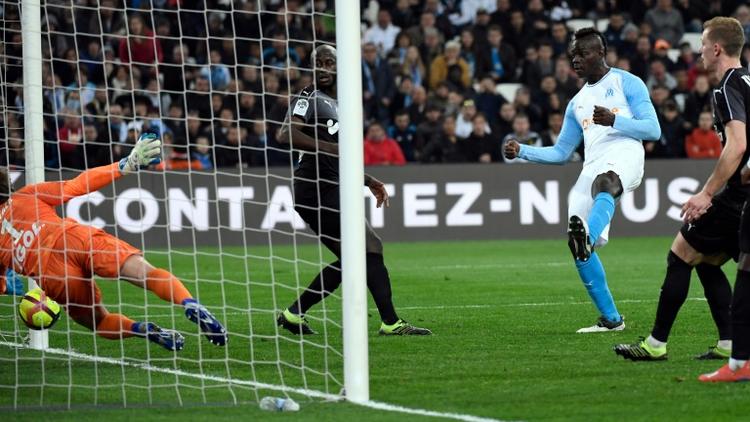 L'attaquant de Marseille Mario Balotelli (2d) buteur lors de la victoire 2-0 à domicile face à Amiens le 16 février 2019 [CHRISTOPHE SIMON / AFP]