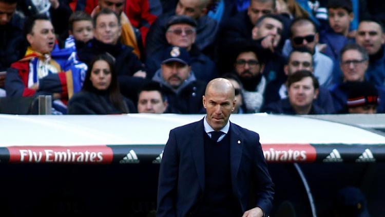 L'entraîneur du Real Madrid Zinédine Zidane lors du clasico perdu face au FC Barcelone, le 23 décembre 2017 à Bernabeu [OSCAR DEL POZO / AFP]