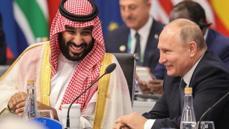 Le président russe Vladimir Poutine et le prince héritier saoudien Mohammed ben Salmane, lors du sommet du G20 à Buenos Aires, le 30 novembre 2018 [ludovic MARIN / AFP]