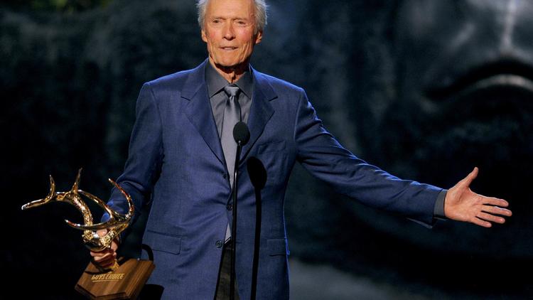 L'acteur et réalisateur Clint Eastwood, le 8 juin 2013, reçoit une récompense lors d'une cérémonie à Culver city, en Californie [Kevin Winter / Getty/AFP/Archives]