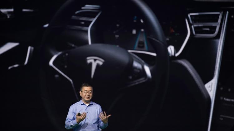 Un dirigeant de Tesla, Robin Ren, le 28 avril 2016 à Pékin  [NICOLAS ASFOURI / AFP]