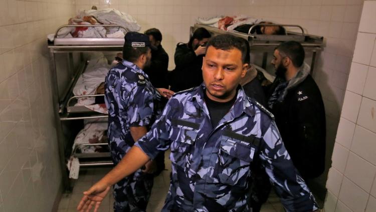 La morgue d'un hôpital où ont été entreposés les corps de cinq des six Palestiniens tués lors d'échanges de tirs à Gaza, qui ont également coûté la vie à un soldat israélien, le 11 novembre 2018 à Khan Younis [Said KHATIB / AFP]