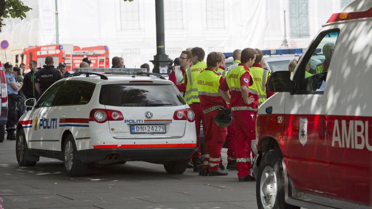 Des policiers et des ambulanciers à Oslo, le 31 juillet 2012 [Fredrik Varfjell / Scanpix Norvège/AFP/Archives]