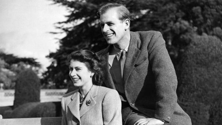 La reine Elizabeth II et le prince Philip lors de leur lune de miel, le 25 novembre 1947 dans le comté du Hampshire [STR / AFP/Archives]