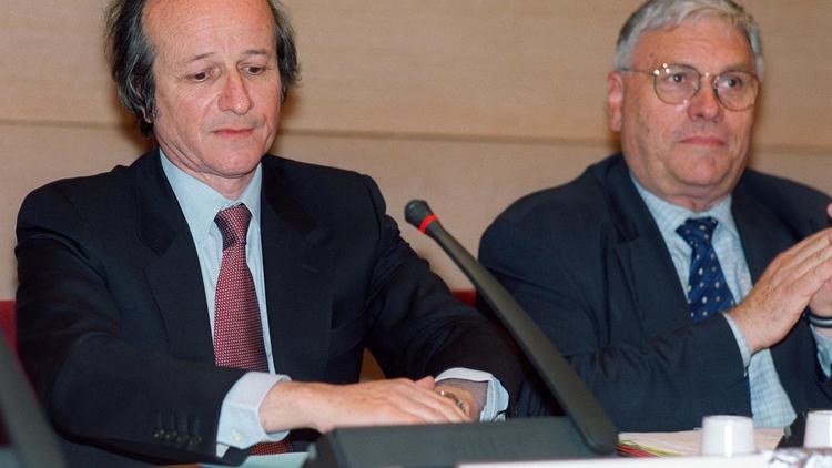 Roger-Gérard Schwartzenberg, chef de file des députés radicaux de gauche, le 28 juin 2000 [Martin Bureau / AFP/Archives]