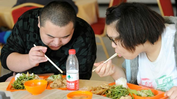Des jeunes chinois dans un centre diététique le 11 novembre 2011 à Pekin [LIU JIN / AFP/Archives]