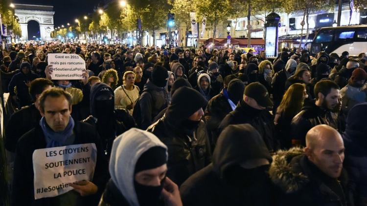Des policiers français manifestent à Paris le 20 octobre 2016 [BERTRAND GUAY / AFP]