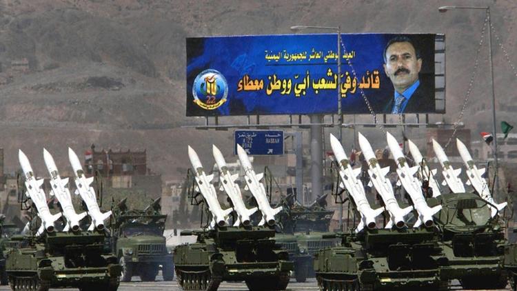 Des missiles anti-aérien lors d'un défilé à Sanaa, le 22 mai 2000 [RABIH MOGHRABI / AFP/Archives]