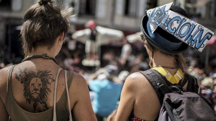 En 2013, des spectateurs du 28e festival du théatre de rue d'Aurillac, le 22 aout [Jeff Pachoud / AFP/Archives]
