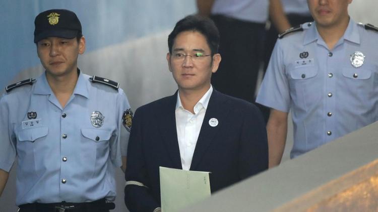 L'héritier de Samsung Lee Jae-yong arrive au tribunal de Séoul le 25 août 2017 [Chung Sung-Jun / POOL/AFP]
