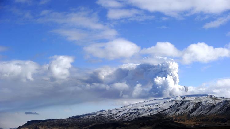 Le volcan islandais Eyjafjallajökull a provoqué en 2010 la plus grande fermeture d'espace aérien décrétée en Europe en temps de paix, avec plus de 100.000 vols annulés sur un mois [Emmanuel Dunand / AFP/Archives]