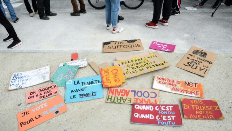 Revendications lors d'une manifestation pour le climat, le 14 mars 2020 à Bordeaux [MEHDI FEDOUACH / AFP/Archives]