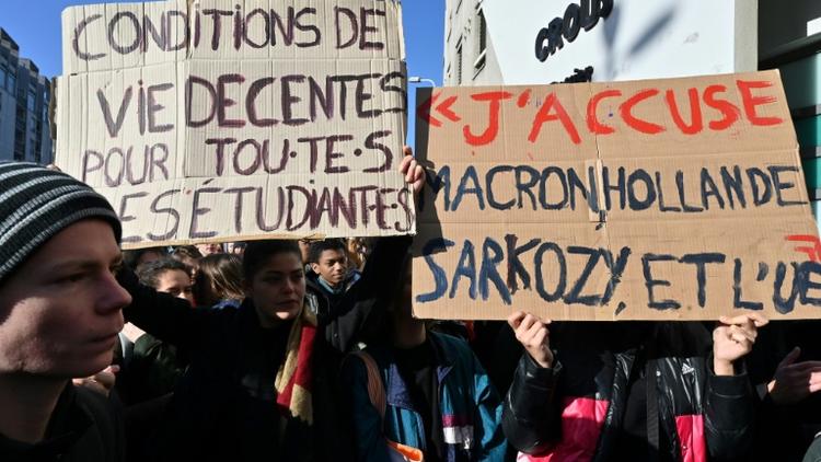 Manifestation d'étudiants devant le Crous à Lyon, le 12 novembre 2019 [PHILIPPE DESMAZES / AFP]