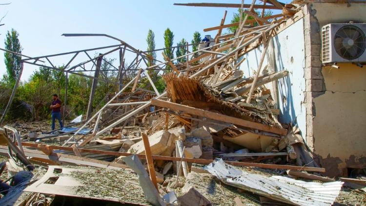 Une maison détruite par des bombardements, le 9 octobre 2020 à Qarabag, au Nagorny-Karabakh [TOFIK BABAYEV / AFP]