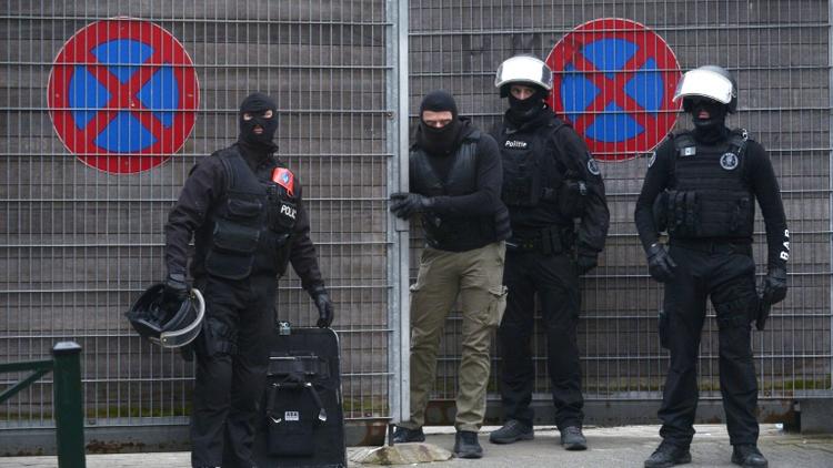 La police belge à Molenbeek-Saint-Jean le 18 mars 2016 [JOHN THYS / AFP/Archives]