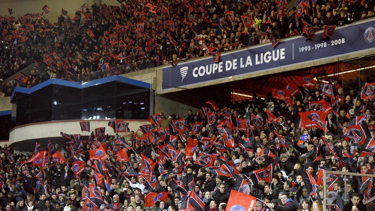 Des supporteurs du PSG avant un match de Coupe de la Ligue contre Montpellier, le 19 février 2012 au Parc des Princes [Bertrand Guay / AFP/Archives]