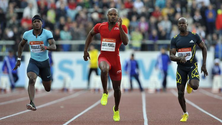 Le Jamaïcain Asafa Powell (C) court le 100m au meeting d'Ostrava en République tchèque, le 27 juin 2013 [Samuel Kubani / AFP/Archives]