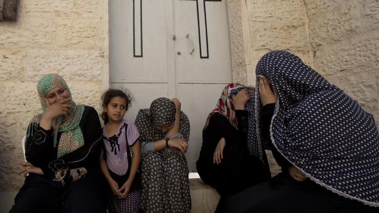 Femmes et enfants palestiniens à l'église grecque-orthodoxe Saint-Porphyre le 23 juillet 2014 à Gaza [Mahmud Hams / AFP]