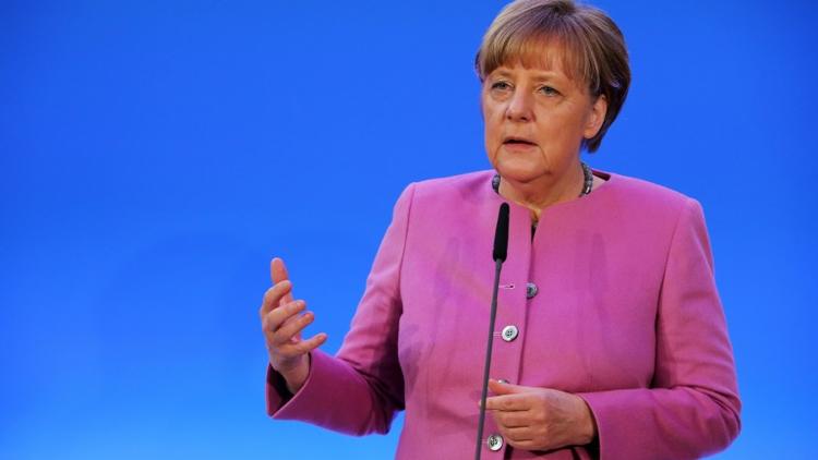La chancelière allemande Angela Merkel s'exprime devant son parti le CDU, le 8 janvier 2016 à Mayence [Fredrik von Erichsen / dpa/AFP/Archives]