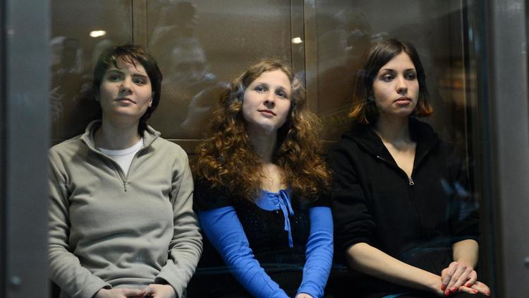 Maria Alekhina, Yekaterina Samutsevich et Nadeja Tolokonnikova lors de leur procès le 10 octobre 2012 à Moscou  [Natalia Kolesnikova / AFP/Archives]
