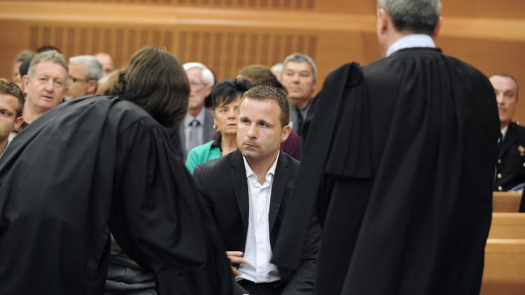 Nicolas Cano (c) le 14 avril 2014 à Grenoble, au procès de Manuel Gonzalez, accusée d'avoir tué son père Daniel Cano [Jean-Pierre Clatot / AFP]