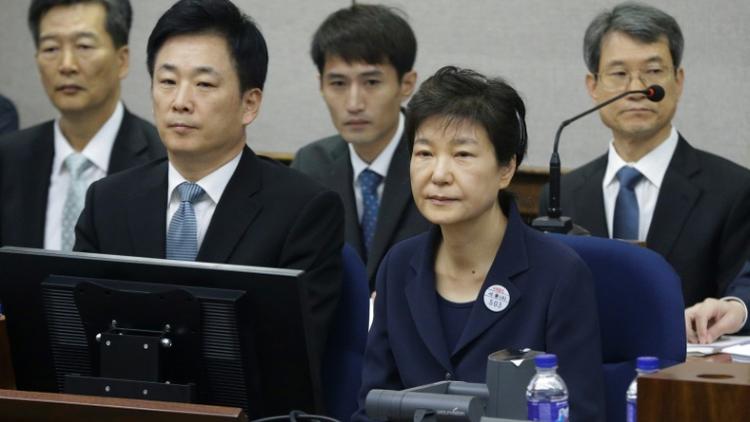 L'ex-présidente sud-coréenne Park Geun-Hye au tribunal du district central de Séoul le 23 mai 2017 [Ahn Young-joon / POOL/AFP]