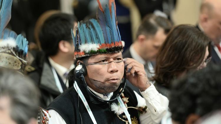 Un indien de la forêt amazonienne lors de la conférence sur le climat au Bourget près de Paris, le 4 décembre 2015  [STEPHANE DE SAKUTIN / POOL/AFP]
