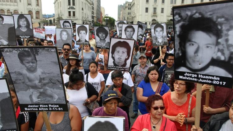 Des Péruviens manifestent contre la grâce accordée par le président Pedro Pablo Kuczynski à l'ex-président Alberto Fujimori, le 25 décembre 2017 à Lima [Juan Vita / AFP]