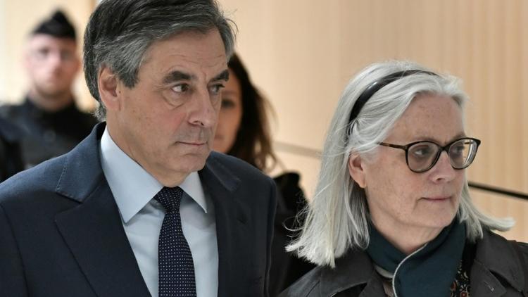 François Fillon et sa femme Penelope arrivent au tribunal, le 27 février 2020 à Paris [STEPHANE DE SAKUTIN / AFP/Archives]
