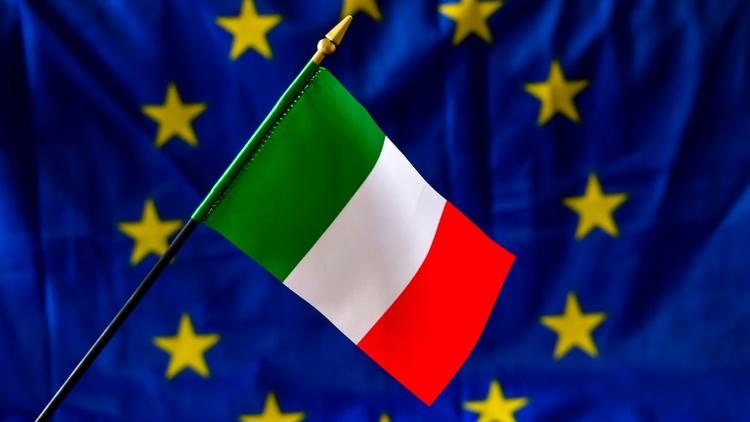 L'Union européenne suit avec appréhension les rebondissements politiques en Italie, dont le dénouement peut relancer la crise de la dette ou donner lieu à un nouveau référendum sur le modèle du Brexit [PHILIPPE HUGUEN / AFP]