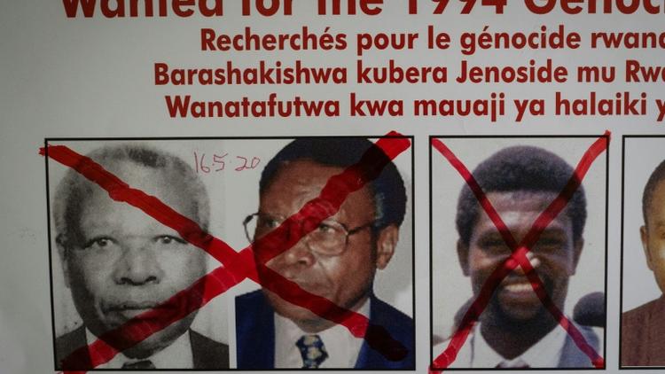 Un avis de recherche au siège de l'Unité de suivi des fugitifs du génocide à Kigali le 22 mai 2020, après l'arrestation de Félicien Kabuga en France [Simon Wohlfahrt / AFP/Archives]