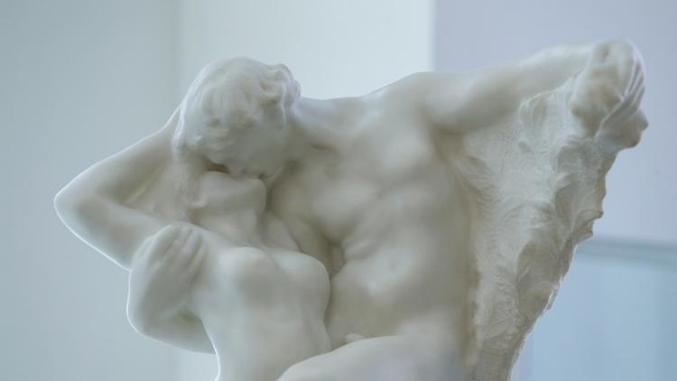 "L'Eternel Printemps", une sculpture en marbre de Rodin, a été vendue lundi soir à New York pour plus de 20 millions de dollars, un record pour l'artiste [KENA BETANCUR / AFP]