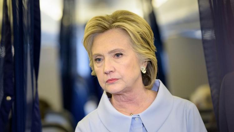 La candidate démocrate à la Maison Blanche Hillary Clinton à bord de son avion de campagne, le 5 septembre 2016 [Brendan Smialowski / AFP]