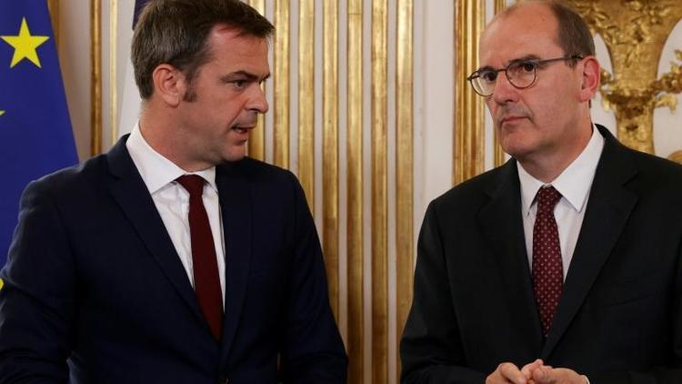 Le Premier ministre Jean Castex (D) et le ministre de la Santé Olivier Véran lors de la signature des accords du Ségur de la Santé, le 13 juillet 2020 à Paris [Thomas SAMSON / AFP]