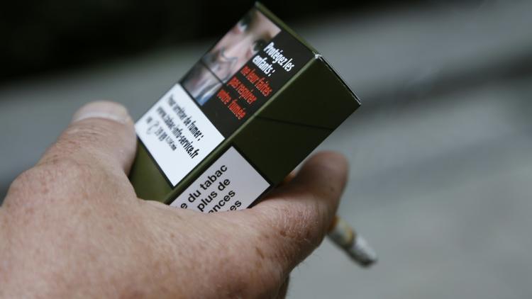 Un paquet neutre de cigarettes en septembre 2014 à Paris [Thomas Samson / AFP/Archives]