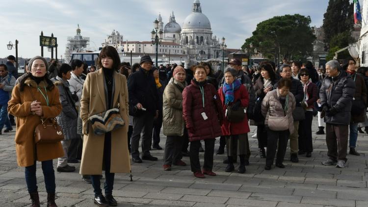 Des touristes à Venise, le 19 janvier 2018 [Andrea PATTARO / AFP]