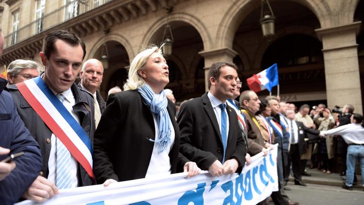 Marine Le Pen (c) et des responsables du Front National, le 1er mai 2013 à Paris [Eric Feferberg / AFP/Archives]