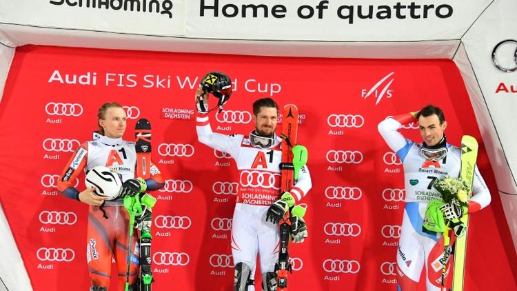 L'Autrichien Marcel Hirscher sur le podium après avoir remporté le slalom de Schladming en Coupe du monde le 23 janvier 2018 [JOE KLAMAR / AFP]