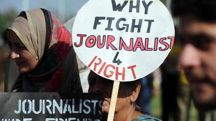 Manifestation à Islamabad, au Pakistan, pour la défense des journalistes le 23 avril 2014, après l'attaque contre l'un d'entre eux, Hamid Mir [Aamir Qureshi / AFP/Archives]