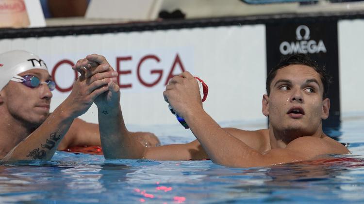 Les Français Florent Manaudou (d) et Frédérick Bousquet, lors des séries du 50 m nage libre, le 2 août 2013 aux Mondiaux de Barcelone [Lluis Gene / AFP]