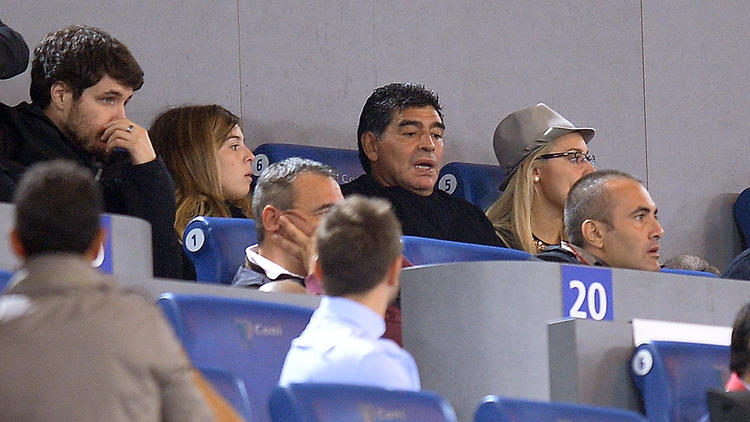Diego Maradona assiste au match AS Rome-Naples, le 18 octobre 2013 au Stade Olympique [Filippo Monteforte / AFP/Archives]