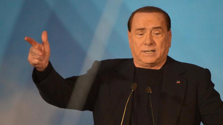 Silvio Berlusconi, devant sa résidence personnelle à Rome, le 27 novembre 2013 [Filippo Monteforte / AFP]