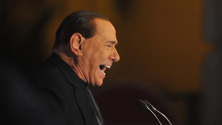 L'ex-Premier ministre italien Silvio Berlusconi devant sa résidence personnelle à Rome, le 27 novembre 2013 [Tiziana Fabi / AFP]