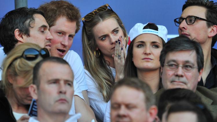 Le prince Harry et sa petite amie Cressida Bonas dans le public du match de rugby Angleterre-Pays de Galles, au stade de Twickenham, le 9 mars 2014 [Glyn Kirk / AFP]