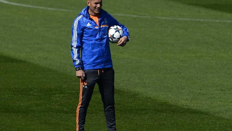Zinédine Zidane, entraîneur-adjoint de Carlo Ancelotti, lors d'un entraînement du Real Madrid, le 17 mars 2014 à Valdebebas [Pierre-Philippe Marcou / AFP/Archives]