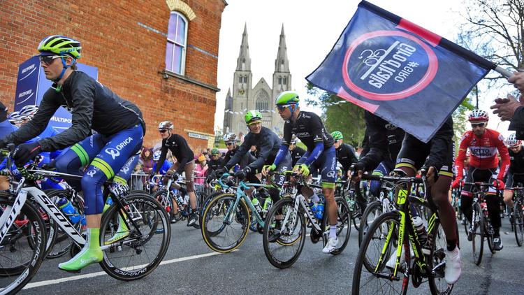 Les concurrents du Giro lors du départ de la 3e étape, le 11 mai 2014 à Belfast [Luks Benies / AFP]